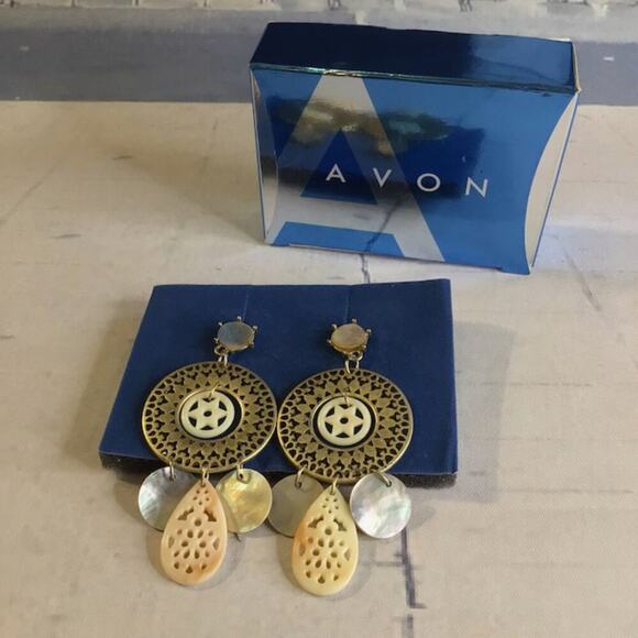 0077 NWT Avon Pierced Boho Ivory-colored Dangle Earrings w/Original Box - Picture 1 of 5